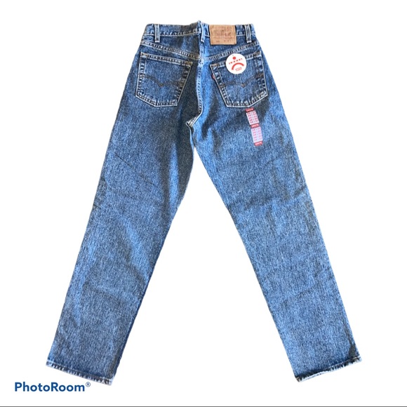 Levi’s 554 Vintage 90s High Rise Mom Jeans - Picture 5 of 9